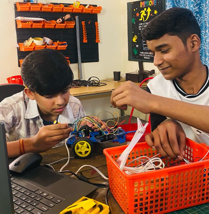 Students building robots at Maker Dost lab